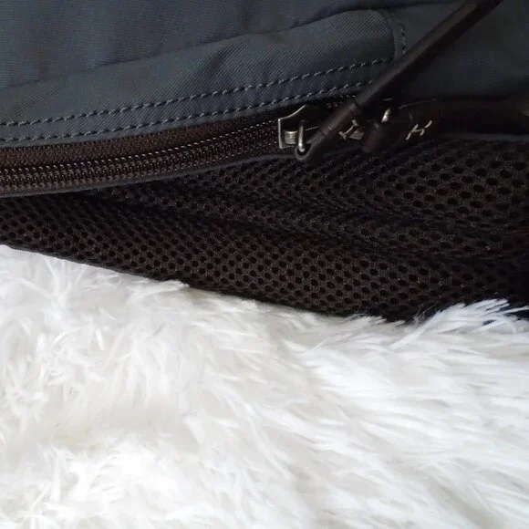 Coach Men Varick Sling Backpack Gray F70692 - Picture 13 of 15